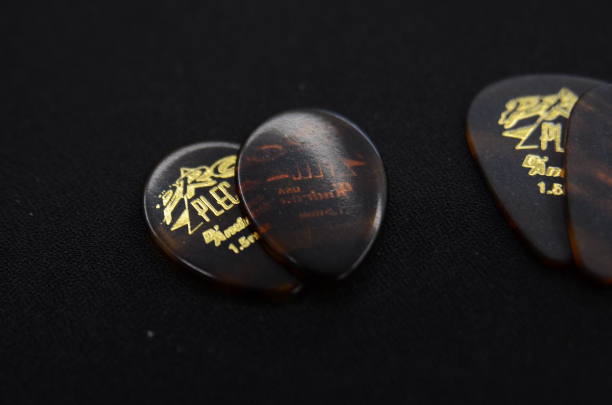 ARIA_GUITAR's tweet photo. D'andrea PRO PLECシリーズの質感が変更になりました。これまでのツヤ感は抑えられ画像のようなマットな質感に変更になっていきます。ツヤのある画像は旧仕様です。
https://t.co/ea0AEL2Gsp https://t.co/pdL4G9pKSD