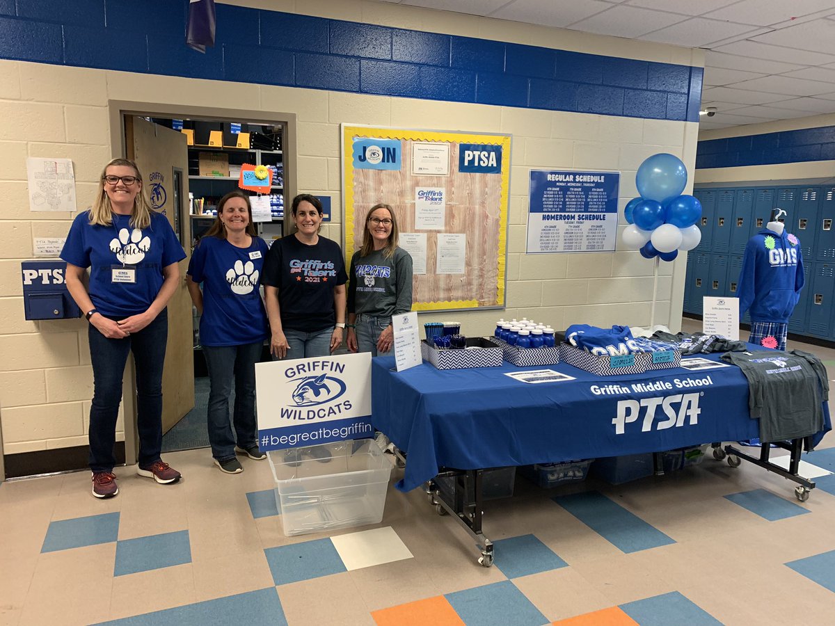 DrKaciePhipps's tweet photo. It was great seeing the class of 2029 &amp; their families in our building for Rising 6th Grade Night! Kudos to our amazing teachers, staff, &amp; volunteers! 👏🏻 #BeGreatBeGriffin @GMS_Wildcats @DrLoraleeHill @LynzeeCourtney @RodLangston @ButlerNneka @mbeas21 @CobbSchools https://t.co/x4ZuwVrclJ