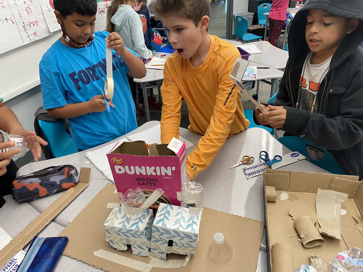 ecabahug1_ellen's tweet image. Our little engineers creating and testing their earthquake-proof houses on this great thinking-Thursday! This clever cubs enjoyed shaking our little platform and immediately realizes what they need to improve after testing. #LikeaFox @FoxKISD