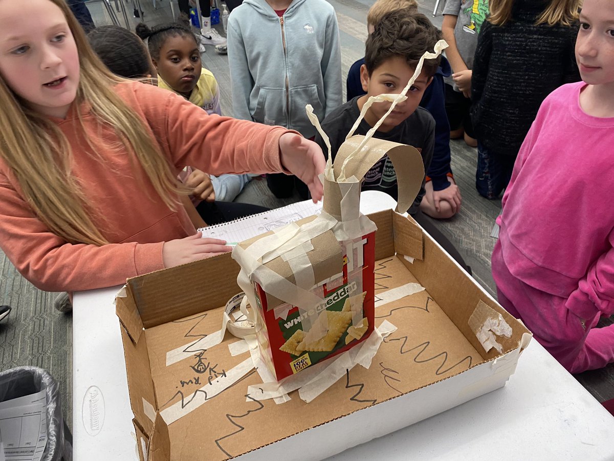 ecabahug1_ellen's tweet image. Our little engineers creating and testing their earthquake-proof houses on this great thinking-Thursday! This clever cubs enjoyed shaking our little platform and immediately realizes what they need to improve after testing. #LikeaFox @FoxKISD
