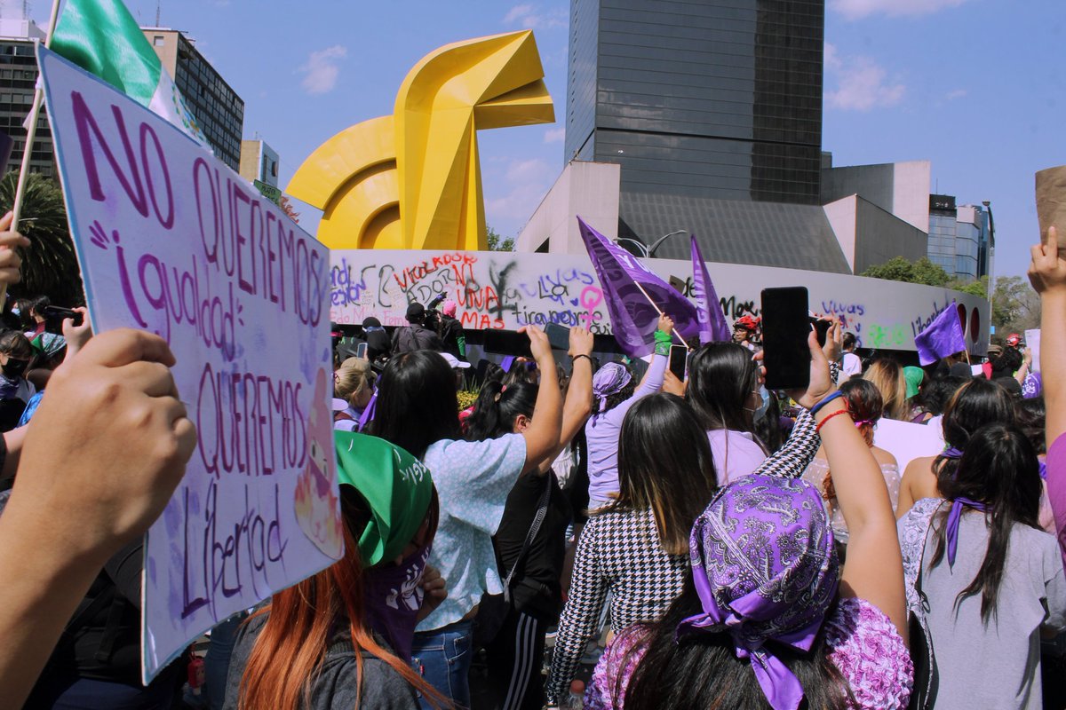 ThanniaAngeles's tweet photo. El #8M fui a mi primer marcha y me sorprendió el escuchar la historia de todas las chicas que conocí, me lleno de sorpresa e impotencia saber que es algo que todas hemos vivido y ahora más que nunca entiendo las palabras de cada una. Les dejo unas fotos que tomé ese día. https://t.co/8lxhmUvdSz