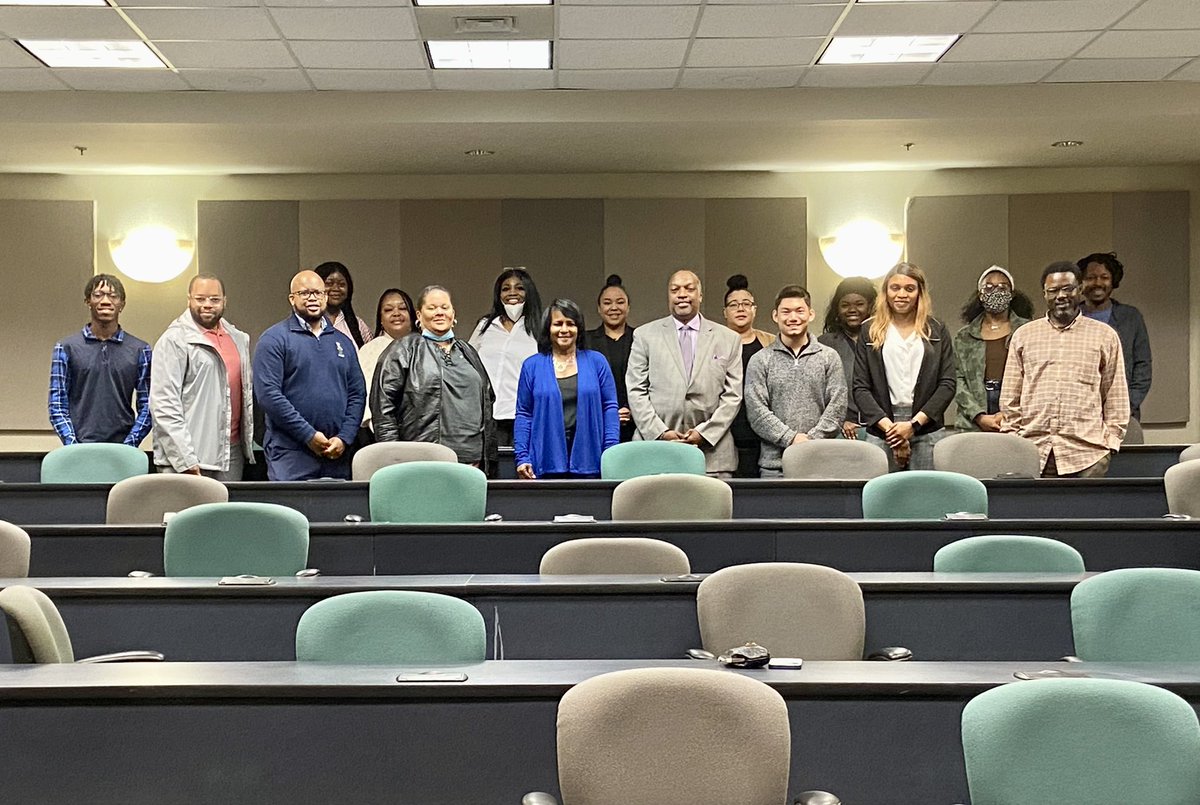 NORBlackChamber's tweet photo. This morning, the @NORBlackChamber hosted visiting students and their chaperones from @LUBlueTigers. A special thank you to our panel of entrepreneurs and to the businesses that welcomed us into their spaces. #EmpoweringFutureEntrepreneurs #NORBCC https://t.co/MUJGHrH9iE