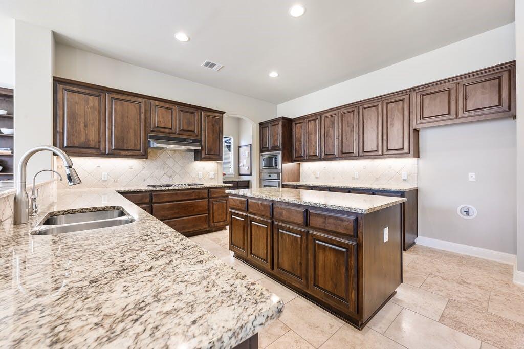 REMAXSkyline's tweet photo. Check out this amazing home!  ✨ Filled with beautiful finishings, this house has 4 bedrooms and 4 bathrooms, granite counter tops, a primary bedroom patio, a movie room, a flex space, and the list goes on! 

Reach out today!
Camille Ulmann
(512) 656-7502 https://t.co/z6v2TbzEy4