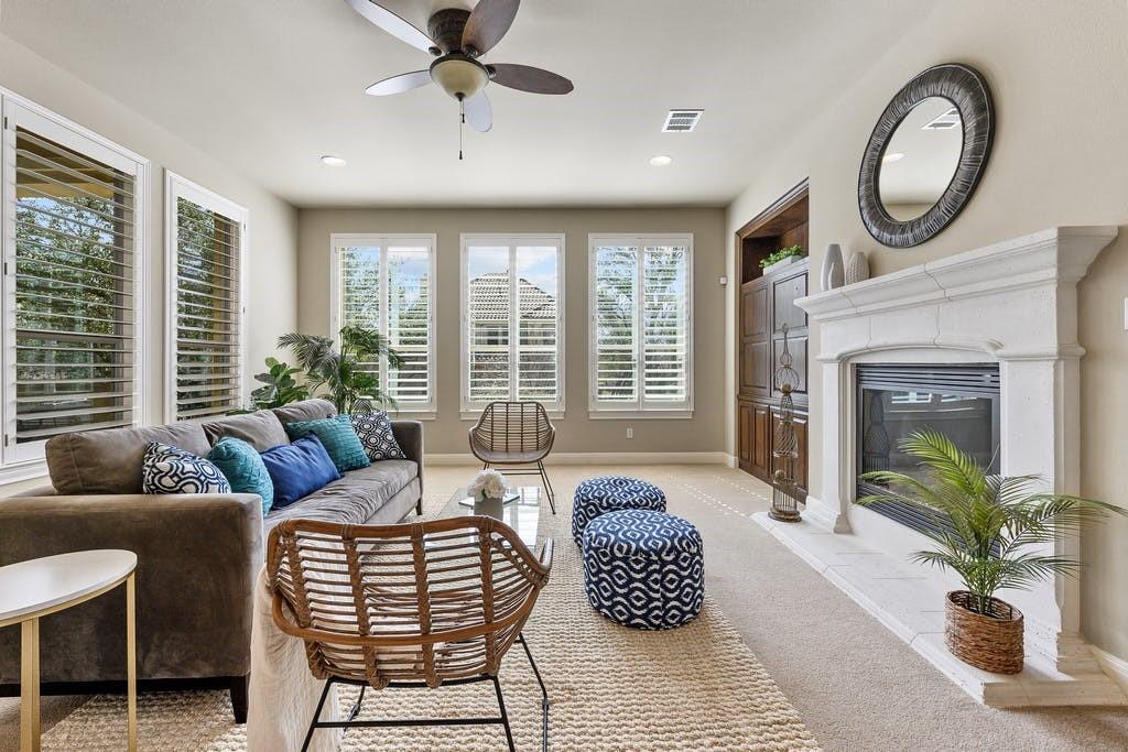 REMAXSkyline's tweet photo. Check out this amazing home!  ✨ Filled with beautiful finishings, this house has 4 bedrooms and 4 bathrooms, granite counter tops, a primary bedroom patio, a movie room, a flex space, and the list goes on! 

Reach out today!
Camille Ulmann
(512) 656-7502 https://t.co/z6v2TbzEy4