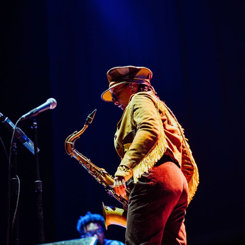 nubya_garcia's tweet image. what an amazing first night at @radiocitymusichall opening for @khruangbin !! I’m so grateful to be here playing in such an iconic venue.. can’t wait to play again tonight!

Thank you Nicholas Daley x @MulberryEngland for the fit! 

📸 @jackieleeyoung