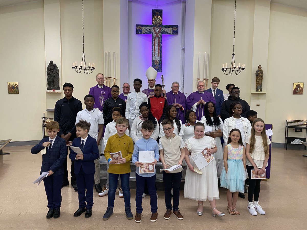 A splendid Confirmation tonight @CHFfailsworth. 23 new Christians to be messengers of peace in a war-stricken world.