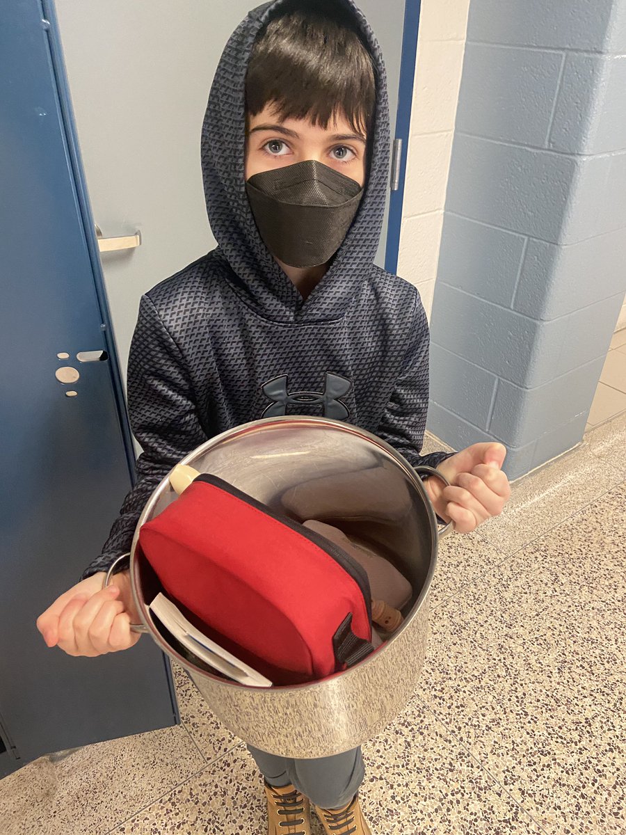 MrsVecchio's tweet photo. “No Backpack” spirit day ——> 
No problem! These SS got creative! @hillsideTwolves #SpiritDay https://t.co/VAaF2lW96c