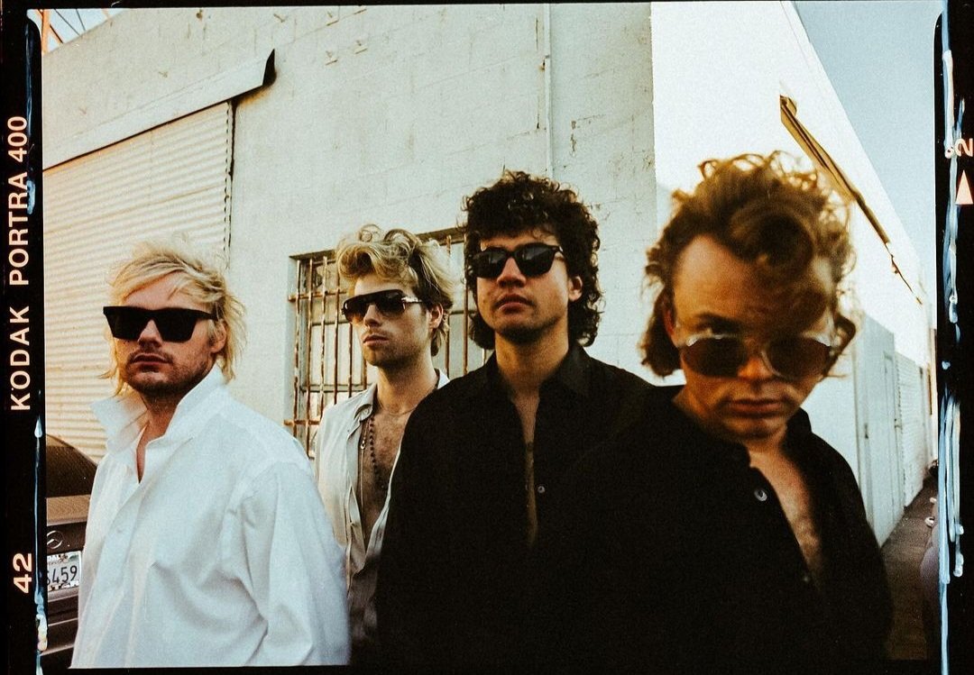 MyCailaC's tweet photo. COMPLETE MESS OUT NOW ~ https://t.co/2eg7I7cBB5

Fave lyric: " Hang on to moments like they'll never drift away
Cause you'll never get to say goodbye " #COMPLETEMESS #5SOS #5secondsofsummer @5SOS @Ashton5SOS @Michael5SOS @Calum5SOS @Luke5SOS https://t.co/VCtQJSxYMh