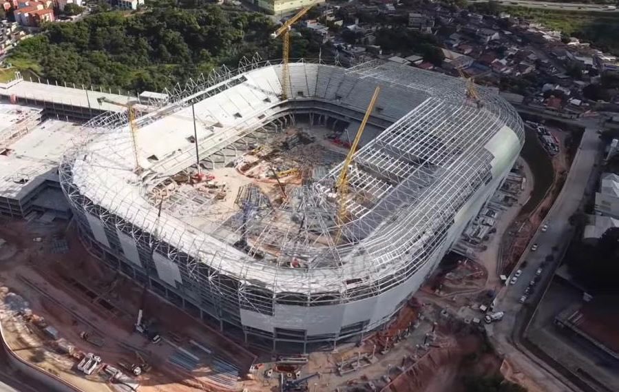 rubensmenin's tweet photo. A @ArenaMRV, a casa do @Atletico já está em fase de cobertura. https://t.co/TkeMfssJ3p