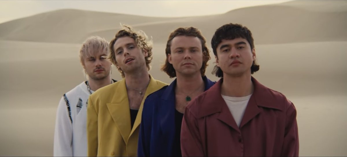 grace_jbh's tweet photo. everyone go stream #COMPLETEMESS!! 💙❤️

https://t.co/2XaEMaIXWd @5SOS https://t.co/nQFUWzeHaC