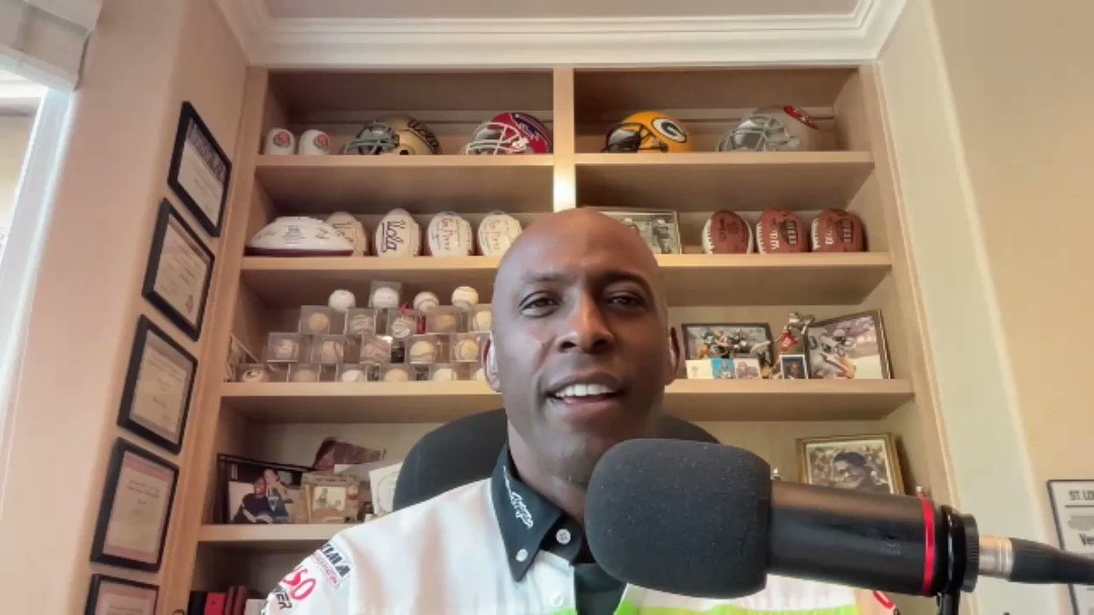 EliavAppelbaum's tweet photo. Just started a new podcast, Branching Out Sports, with co-host/producer @LayoutLopez. 

On our first episode, we talk football with the legend @RonPitts28, co-host of @Run_It_Again. Ron is a great family man, and he knows the game.

Give it a listen: https://t.co/9WI1ZdBM69 https://t.co/AGoCPruCOd