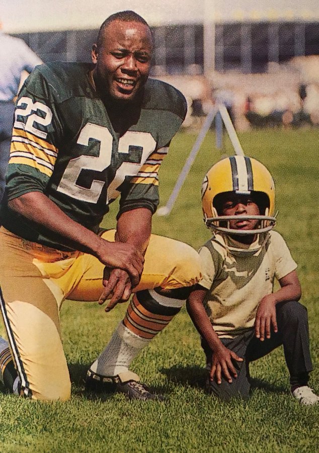 Just started a new podcast, Branching Out Sports, with co-host/producer @LayoutLopez. 

On our first episode, we talk football with the legend <a href="/RonPitts28/">Ron Pitts</a>, co-host of <a href="/Run_It_Again/">Run It Again Podcast</a>. Ron is a great family man, and he knows the game.

Give it a listen: theacornonline.com/branching-out/