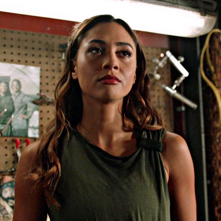 Raven Reyes 
Ship open 
Bisexual 
Multiship
Needs all mains 
Needs all connections 
Needs writing partners 
The 100
Cannon