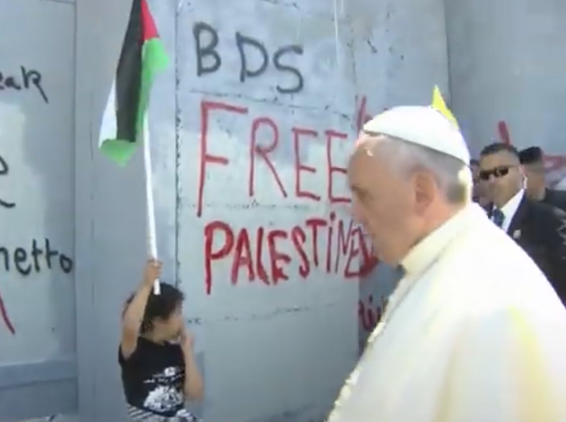 mrjafri's tweet image. The Pope at the wall imprisoning the nation of Palestine. Never forget that every land deserves to be free and every people deserve self determination. #FreePalestine #SupportBDS #EndApartheid