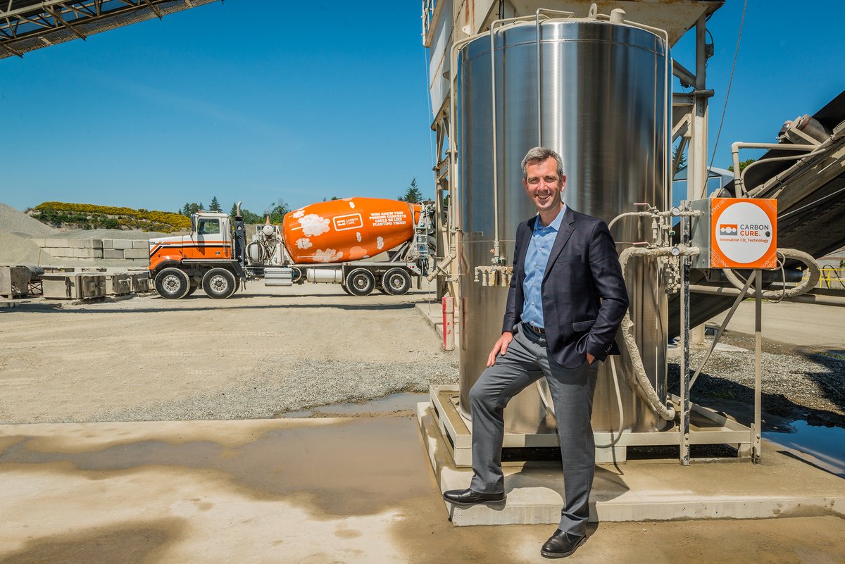 Congrats to @CarbonCure Chair & CEO @robniven, honoured with his alma mater @uvic's 2022 Presidents’ Alumni Award for 'outstanding professional achievements and/or service to society.' 👏 🏆 Way to go, Rob!
#UVicAlumniAwards #CarbonCure #ClimateTech
bit.ly/3J1w1Cg