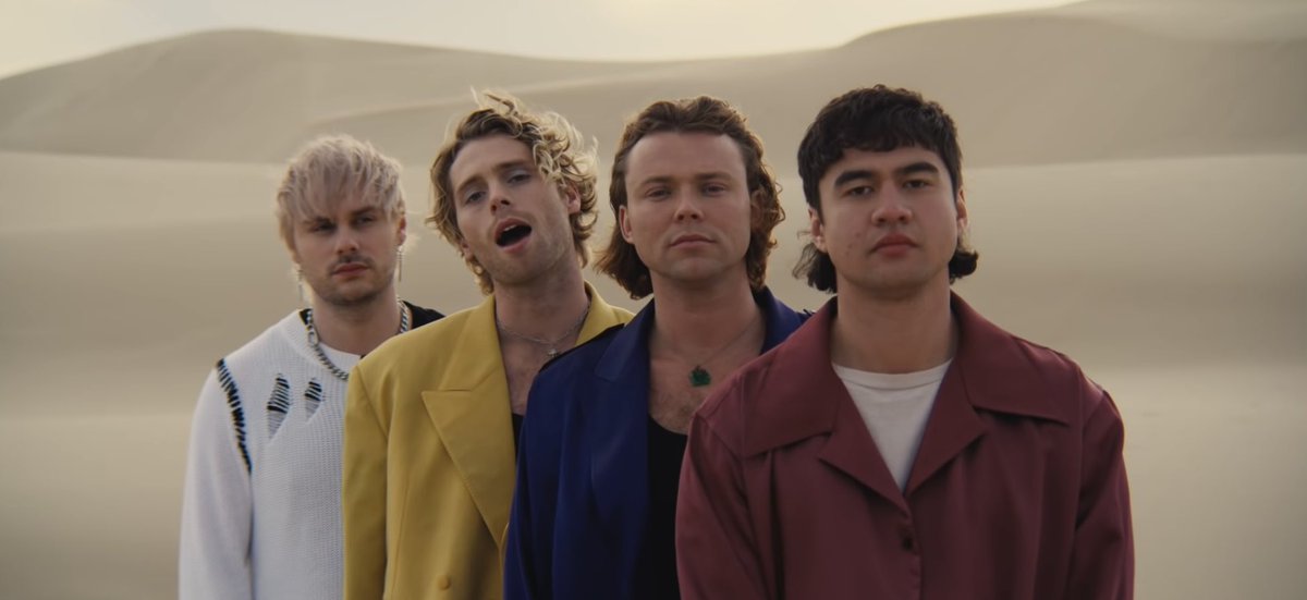 wh0resos's tweet photo. ✨I ask no questions as your colours take their hold
As my darkness turns to gold inside✨

#COMPLETEMESS #5SOS @5SOS @Calum5SOS @Michael5SOS @Luke5SOS @Ashton5SOS https://t.co/karSFVeO9T