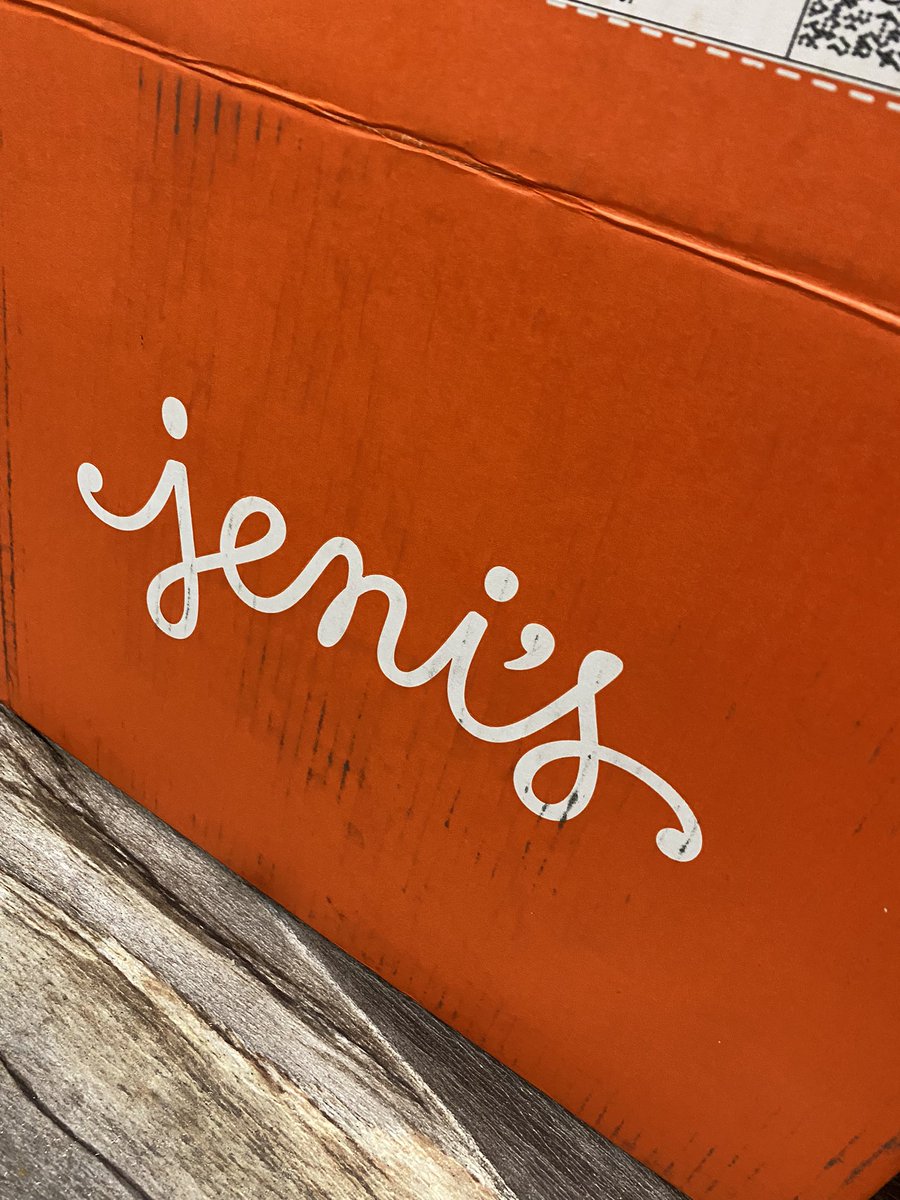 a2nurse99's tweet image. special delivery TO ME. i suppose i’ll share some @jenisicecreams with @Blitz_y and the #blitzlets