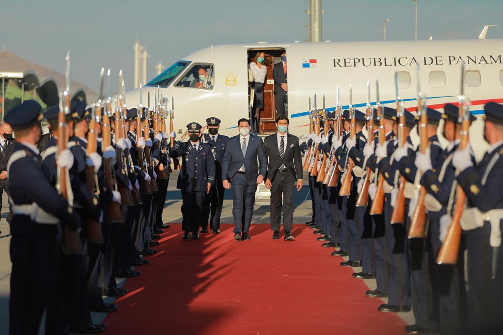 Expresidente Cortizo Cohen (@expdtecortizo) on Twitter photo 📍República de Chile | Llega al Aeropuerto Internacional Arturo Merino Benítez, el Vicepresidente <a href="/GabyCarrizoJ/">José Gabriel Carrizo</a> y la delegación panameña. La agenda de mañana incluye participación en la toma de posesión del Presidente electo <a href="/GabrielBoric/">Gabriel Boric Font</a>, y almuerzo con mandatarios. 🇵🇦🤝🇨🇱 📍República de Chile | Llega al Aeropuerto Internacional Arturo Merino Benítez, el Vicepresidente <a href="/GabyCarrizoJ/">José Gabriel Carrizo</a> y la delegación panameña. La agenda de mañana incluye participación en la toma de posesión del Presidente electo <a href="/GabrielBoric/">Gabriel Boric Font</a>, y almuerzo con mandatarios. 🇵🇦🤝🇨🇱