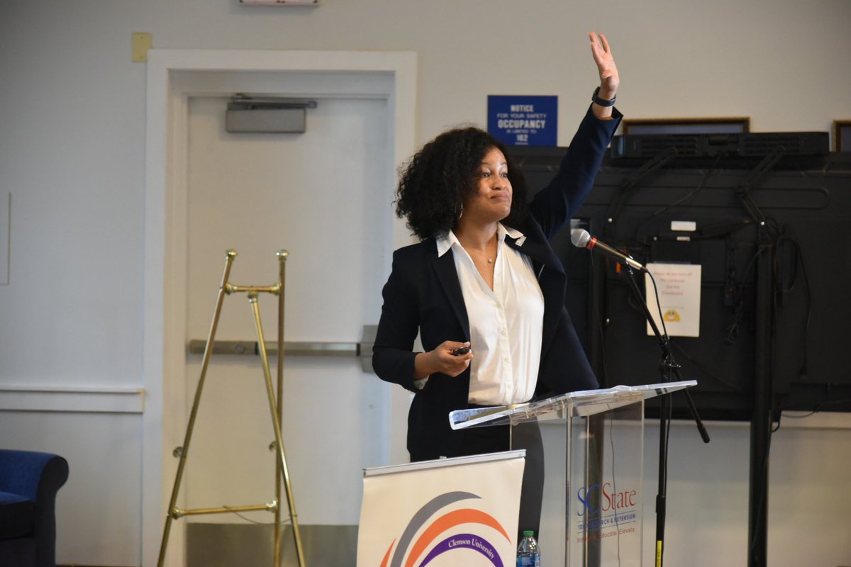 SCState1890's tweet photo. During the institute the group learned about effective communication from @DRLAMINDRAMMEH , SC State 1890 director of strategic initiatives, evaluation and engagement and the best time management practices from Venyke Harley, SC State 1890 director of HR and organizational mgmt. https://t.co/kNKQnW1FrH