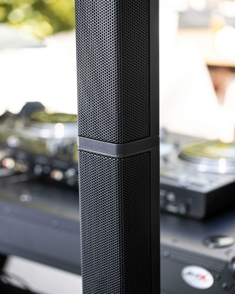 musiciansfriend's tweet photo. Make the gig a breeze with @HarbingerAudio's MLS1000! Its line array speaker design, powerful subwoofer and simple setup make it easy to rock anything from backyard parties to banquet halls. 

Learn more: https://t.co/v3JkRH77NA https://t.co/OHLDZ6RwGO