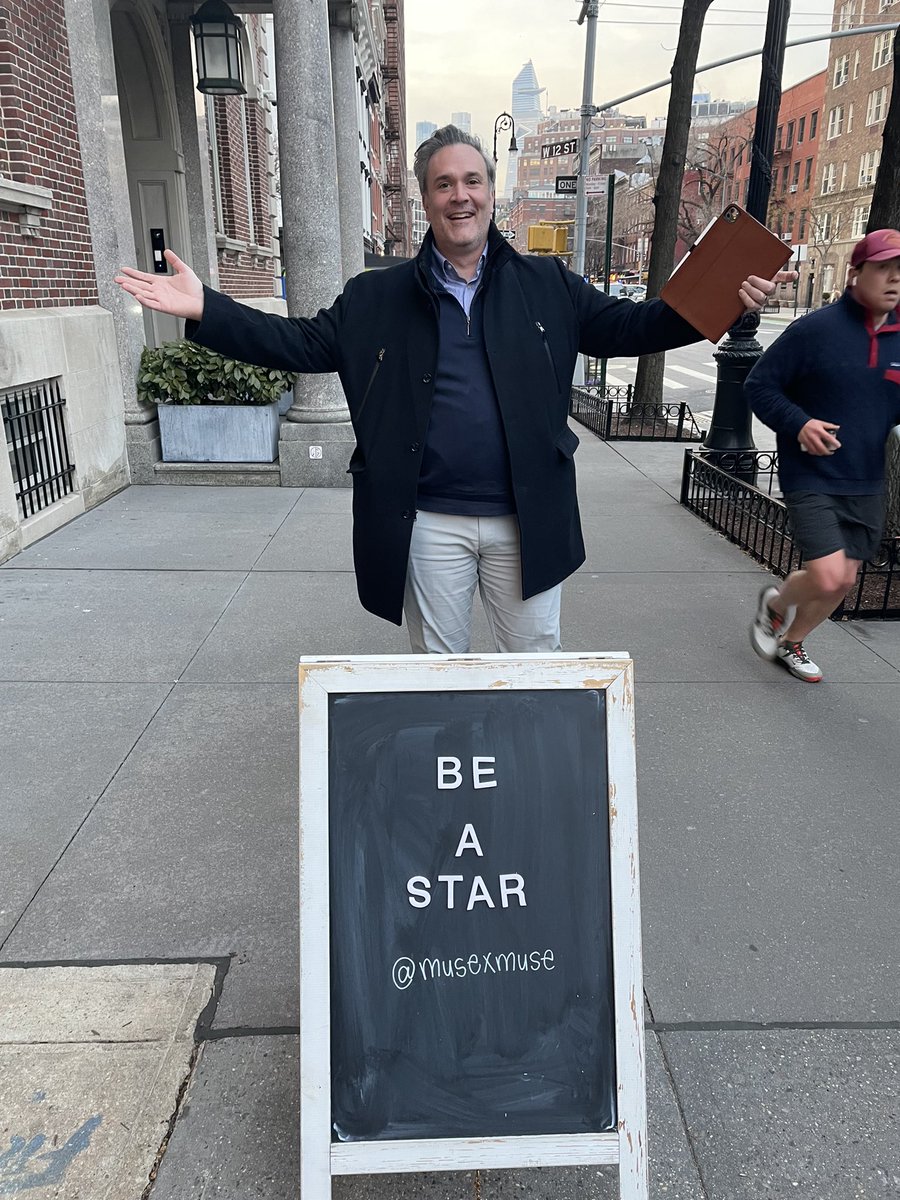 BowtieBlake's tweet photo. 🐝 A ⭐️ https://t.co/e4EkaCSc1i