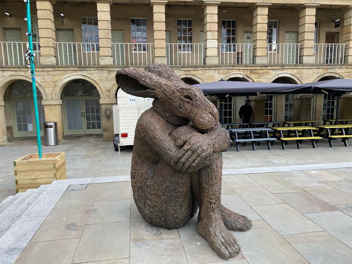 cathseal1's tweet photo. Visited the beautiful bronze giant hares @ThePieceHall by @SophieRyderArt
Go see them - they’re dancing until May ❤️#dancinghares https://t.co/kUvqhkOLoG