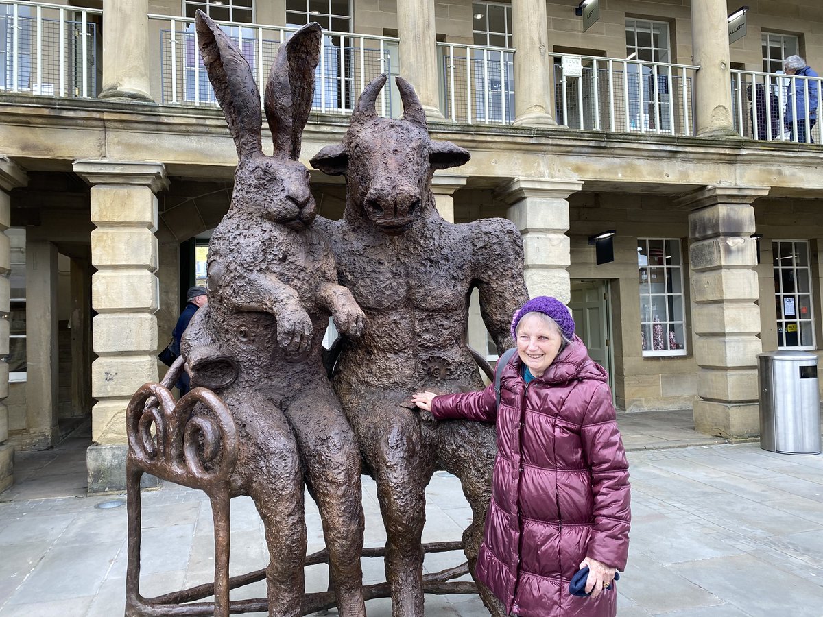 cathseal1's tweet photo. Visited the beautiful bronze giant hares @ThePieceHall by @SophieRyderArt
Go see them - they’re dancing until May ❤️#dancinghares https://t.co/kUvqhkOLoG