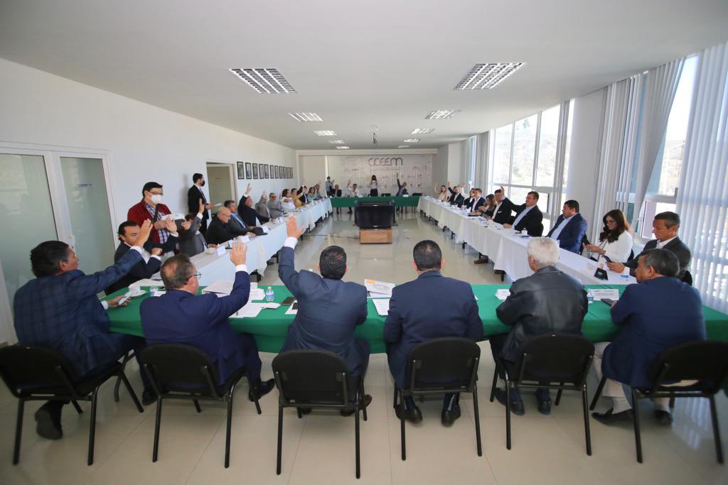 cceemich's tweet photo. Realizamos la reelección de nuestro Pdte @RaymundoLopezO, quien encabezará el Consejo Directivo 2022-2023 de este organismo empresarial, donde también se aprobó la designación de @RSantillan_F como Secretario y @TonoTinoco como Tesorero. #UnidosSomosFuerza https://t.co/8o9VpenQyI