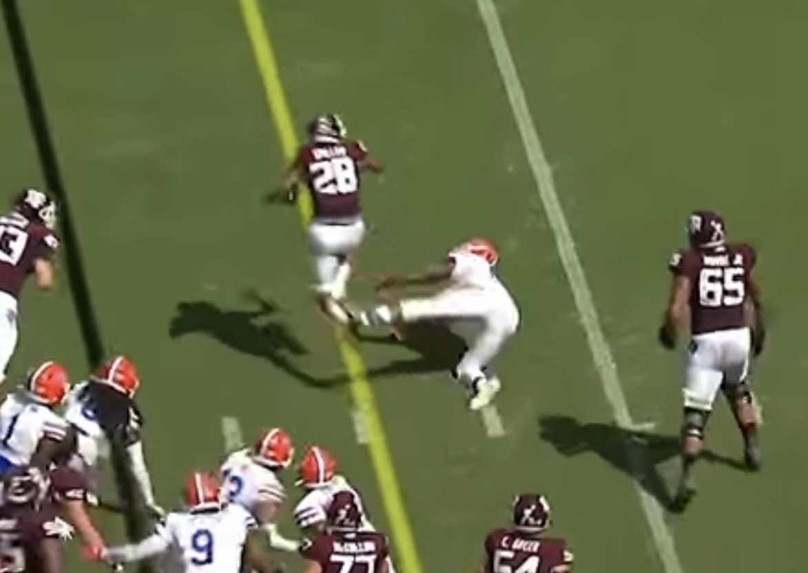 R_Brauninger's tweet photo. Isaiah Spiller 🤝 Quenton Jackson 

      Putting Gators on a poster https://t.co/FOojlcsIN2