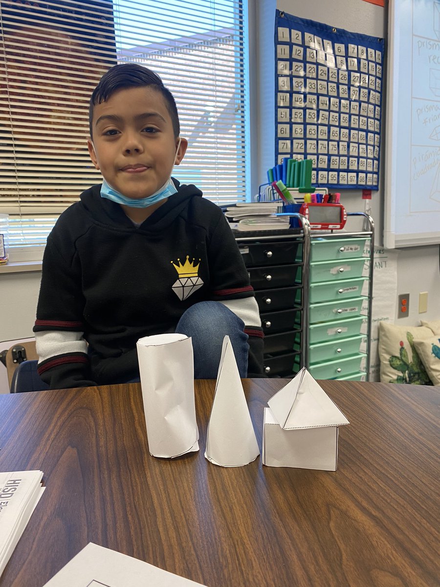 MissVargasClass's tweet photo. 3.6A classify and sort 3D figures based on attributes using geometric language🟧🔺🟡 Days away from spring break and we are still learning and working hard ❤️I’m so proud! @HISD_ElemMath @Robinson_HISD #hellospringbreak https://t.co/hpPOlb3HGs