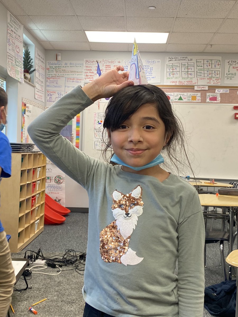 MissVargasClass's tweet photo. 3.6A classify and sort 3D figures based on attributes using geometric language🟧🔺🟡 Days away from spring break and we are still learning and working hard ❤️I’m so proud! @HISD_ElemMath @Robinson_HISD #hellospringbreak https://t.co/hpPOlb3HGs