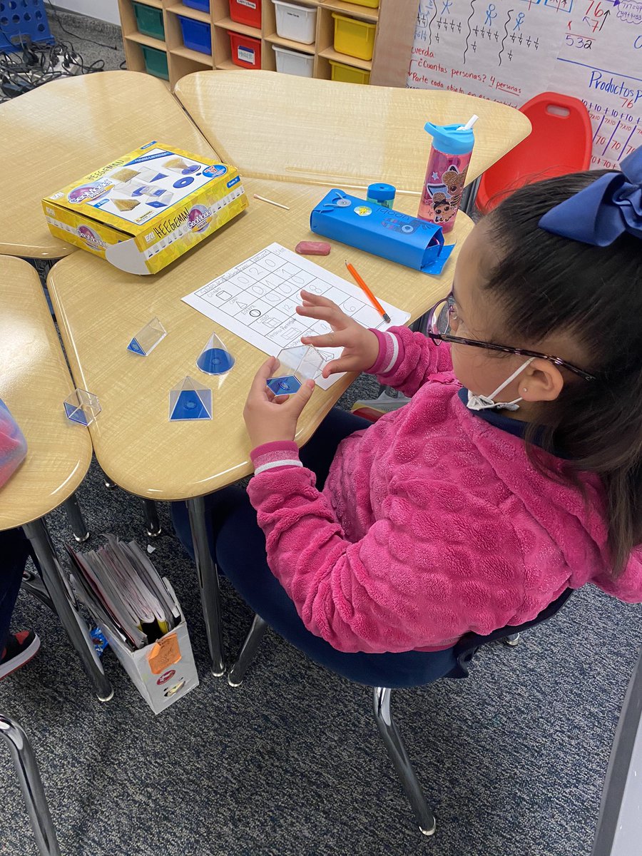 MissVargasClass's tweet photo. 3.6A classify and sort 3D figures based on attributes using geometric language🟧🔺🟡 Days away from spring break and we are still learning and working hard ❤️I’m so proud! @HISD_ElemMath @Robinson_HISD #hellospringbreak https://t.co/hpPOlb3HGs