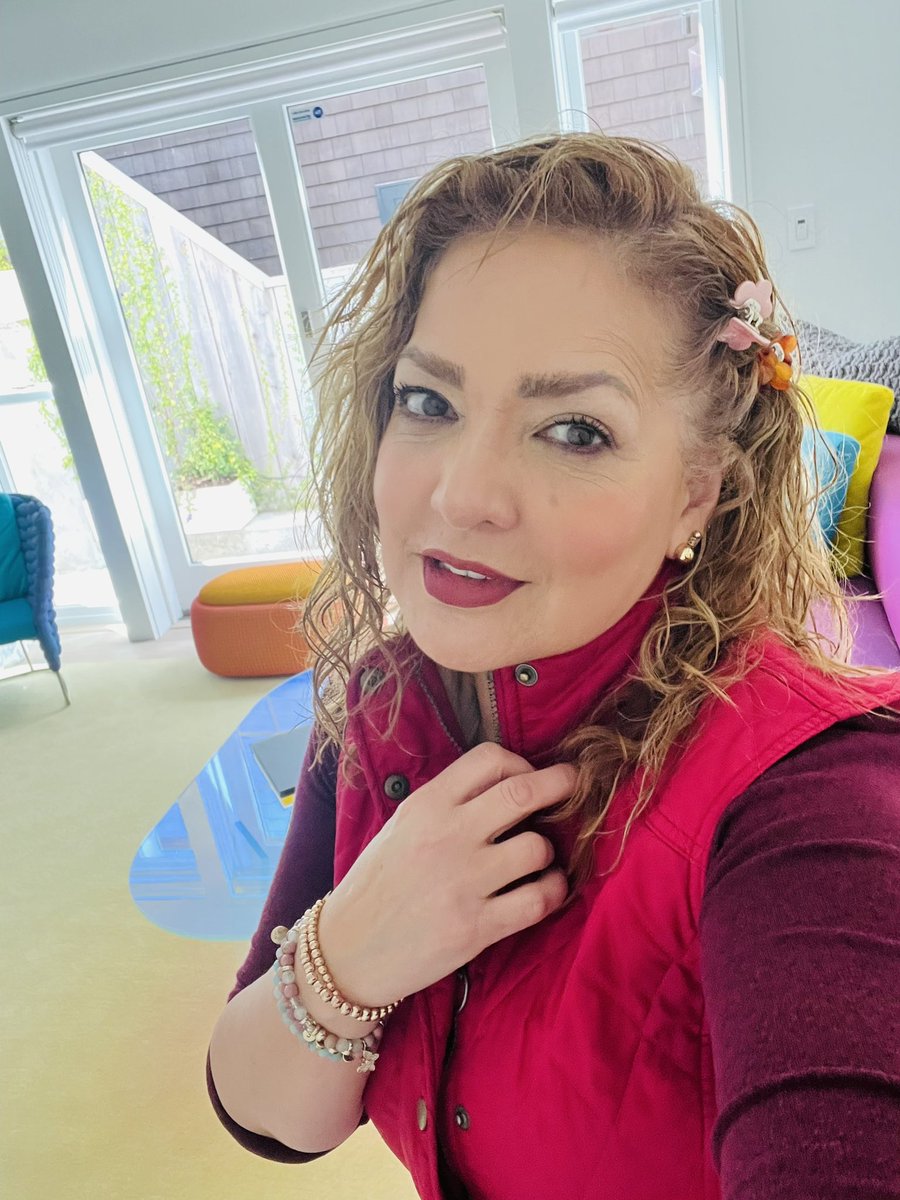 cribailame's tweet photo. Buenas tardes!!! No amo mis arrugas pero es lo qué hay y hay que aceptarlo 😜😜 #megusta #mipelo #mivida #misaños #Mujer https://t.co/Jmv5qQBVWO