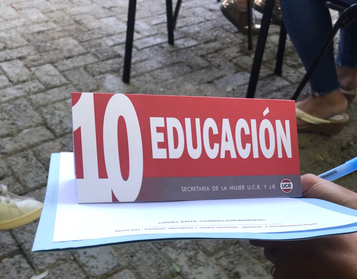 tamysalomonOk's tweet photo. #MujeresRadicalesEnAcción ✊🏼

Con el fin de avanzar en mesas de trabajos con diferentes temáticas que son transversales en las políticas públicas, nos reunimos con mujeres radicales de los departamentos de Mendoza en el Comite @ucrmendoza 🇵🇱 . https://t.co/MfZA3PxmIy