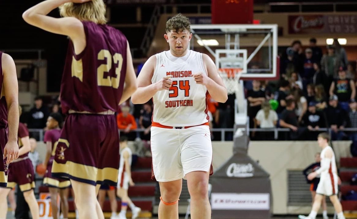 MadSouth_Bball's tweet photo. Brett “The 🏔” Erslan getting some love from @PrepHoopsKY as one of the top centers in the class of 2023. Well deserved big fella 👏🏻 https://t.co/nKMfUMjZKu