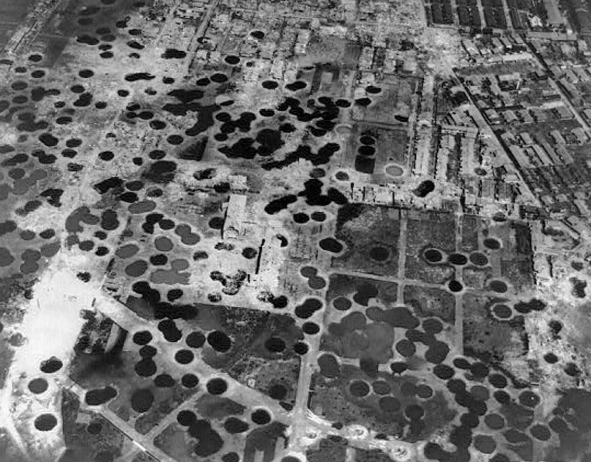 ковровое бомбометание кассетных бомб. ковровые бомбардировки. б-52 ковровые бомбардировки вьетнам. ковровые бомбардировки. напалмовые бомбардировки вьетнама.