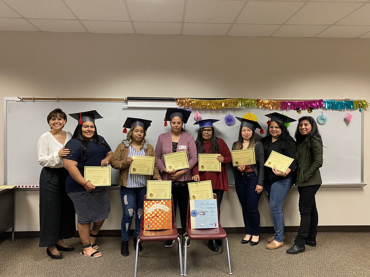 priv0422's tweet photo. Fortaleciendo Familias class 21-22. Congratulations @LiestmanES ‘s parents! @AliefISD @Alief_Fame @LiestmanES https://t.co/v7gzaSxBjv