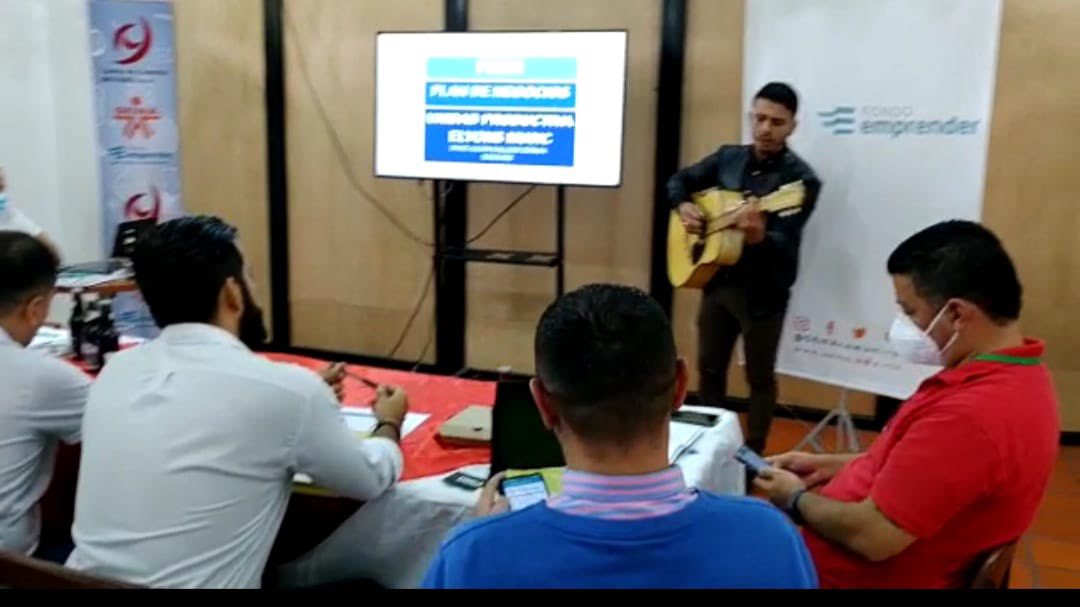 supher88's tweet photo. De cara a las convocatorias #fondoemprenderSENA #2022, la unidad de emprendimiento @CCHuila -@senahuila con el apoyo de @RegionQueVive, @CDTI_innovacion y empresarios locales; realizó el 1er Pitch a 12 planes de negocio que requiere capital semilla para escalar empresarialmente. https://t.co/lmCmDePQRV