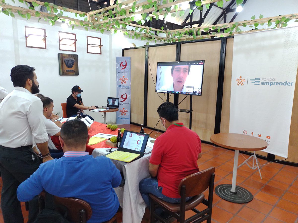 supher88's tweet photo. De cara a las convocatorias #fondoemprenderSENA #2022, la unidad de emprendimiento @CCHuila -@senahuila con el apoyo de @RegionQueVive, @CDTI_innovacion y empresarios locales; realizó el 1er Pitch a 12 planes de negocio que requiere capital semilla para escalar empresarialmente. https://t.co/lmCmDePQRV