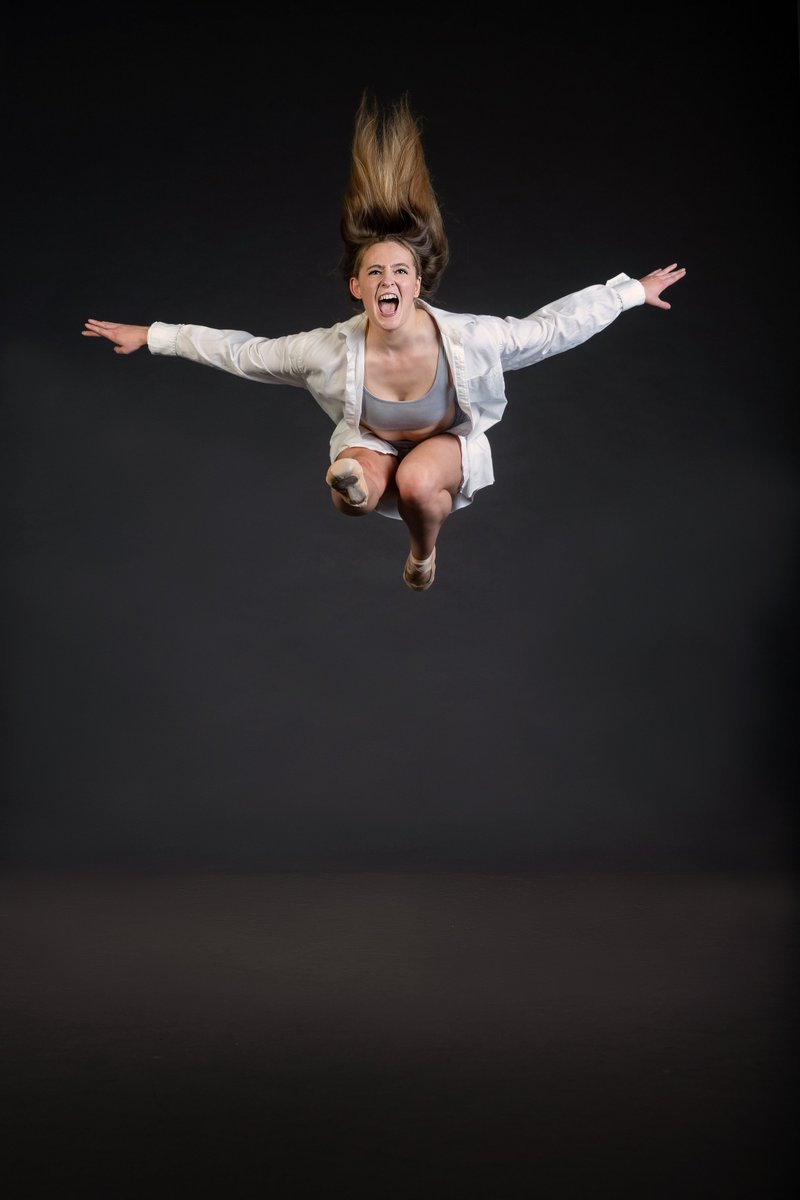 Made in Wales will feature;
🔀Countermove by Patricia Vallis
This abstract piece draws on the notion of change and how someone's actions or words can influence the path you will take
👉24.03 <a href="/RiverfrontArts/">The Riverfront</a>:bit.ly/3LEiT7U
👉26.03 <a href="/DanceHouseWales/">Dance House Cardiff</a>:bit.ly/34Iwday