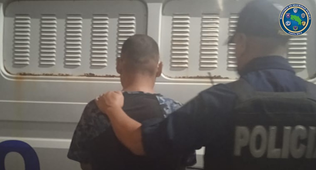 fuerzapublicaCR's tweet photo. Oficiales ubicaron 8 sacos con carne de res dentro de taxi en #Pococí. Horas después se encontraron 8 redes destazados en #Ticabán. Autoridades judiciales investigan si caso tiene relación.
#LaPolicíaDeLosTicos https://t.co/EBnVnVBw9I