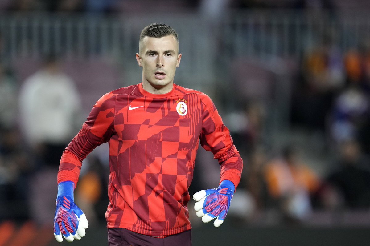 FabrizioRomano's tweet image. Barcelona are planning with Iñaki Peña for the future, Neto will leave in the summer. 🔴🧤 #FCB

Xavi confirms: “The idea was for Iñaki Peña to leave on loan to return and the idea hasn't changed. He was brave to leave and I'm very happy for him”, via @barcacentre.