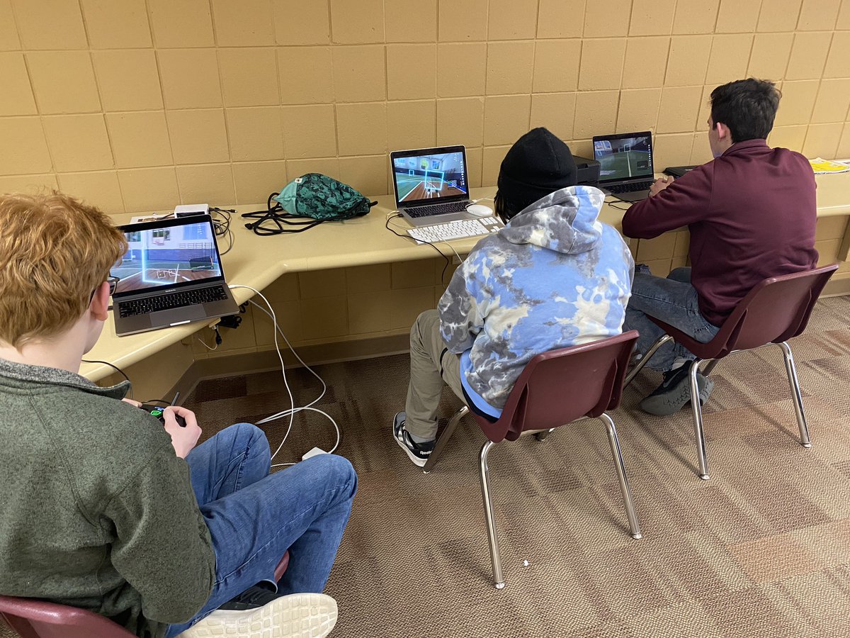 jthorstad's tweet photo. Our months of practice are paying off as our Flying Otters drone racing team gets its first taste of competition. #ydsc https://t.co/JmujXcpkrl