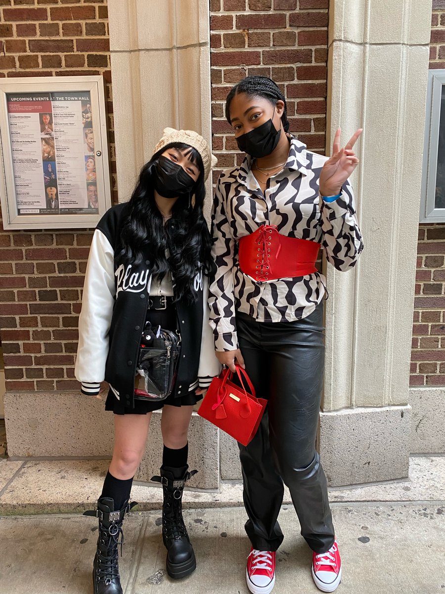 SubKultureEnt's tweet photo. Starting off 2022 #P1Harmony LIVE TOUR [P1ustage H : PEACE] in USA strong 💪 with our New York P1ece! We are so excited to see you all and are loving all your fits ✨

@P1H_official #피원하모니 #P1H #P1ustage_H #P1ecefit
#P1HARMONYinUSA #P1HARMONYinNYC #SUBKULTUREENT https://t.co/RNNdsp6oji