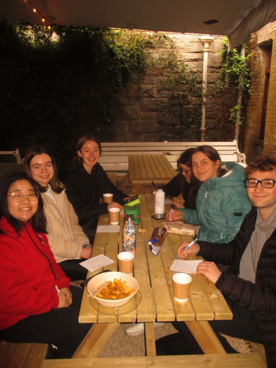 Bhí cluiche biongó againn ag Tae &amp; Plé ar an gCéadaoin agus duaiseanna deasa tugtha amach againn do na buaiteoirí🎉

B’shin an Tae &amp; Plé deireanach roimh an tsocrúcháin do bhliain 2 &amp; 3 😢 ACH beidh Meaghan á chur ar siúl d’éinne a bheas ar champas sna seachtainí amach romhainn🙌🏼