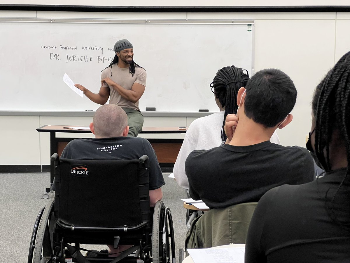 olsonquest's tweet photo. today some of my creative writing students got a craft lecture in poetry from the one and only @jerichobrown 🔥 https://t.co/nfRP6LCjL9