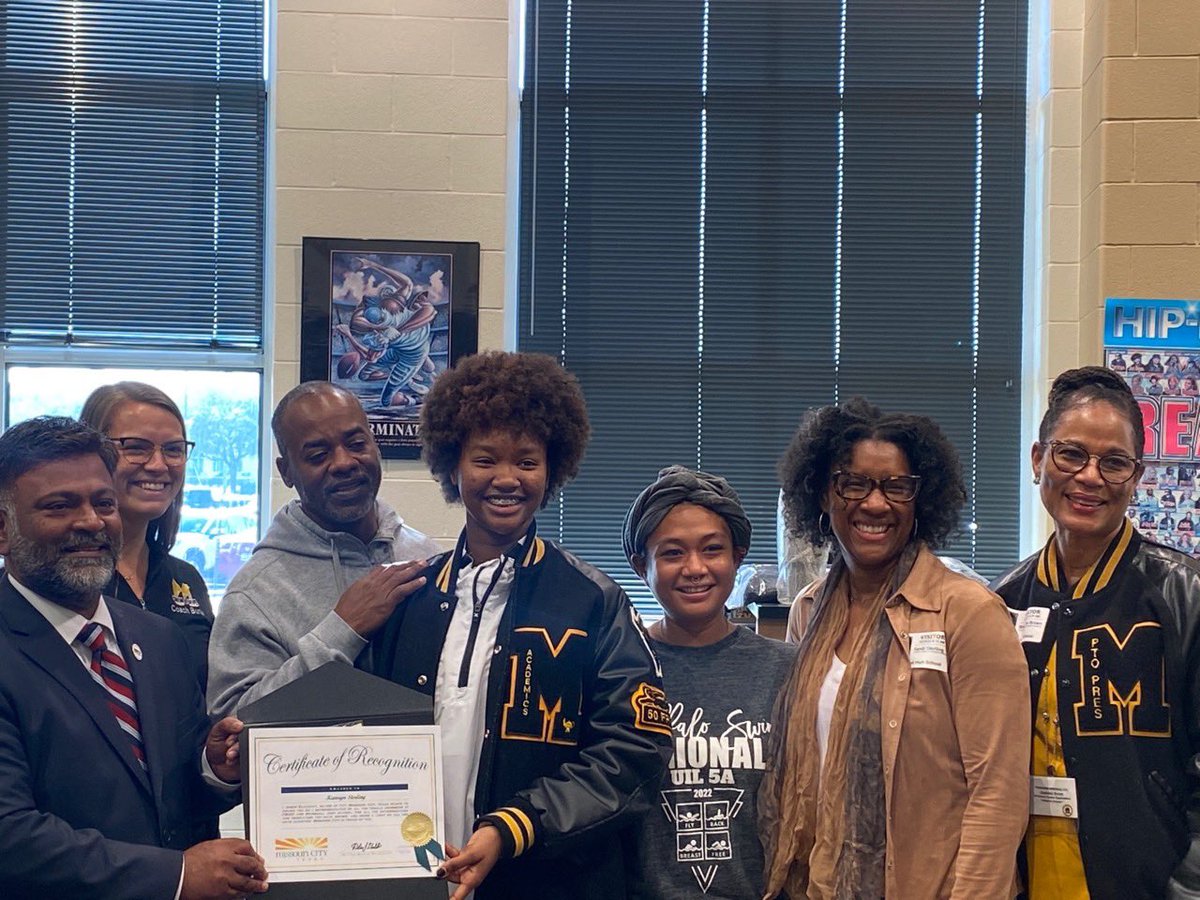 BuffaloSwim's tweet photo. It was a beautiful morning to present our Jr. Kamryn Sterling with the @FortBendISD Scholar Champion Award to represent ALL FBISD Girls Swim & Dive Teams! Huge shout-out to @TMHSPTO1 & @MissouriCityTX Mayor for joining us! @FBISDAthletics 🖤🏆#BuffPride #WaterBuffalos https://t.co/qabE6njTzs