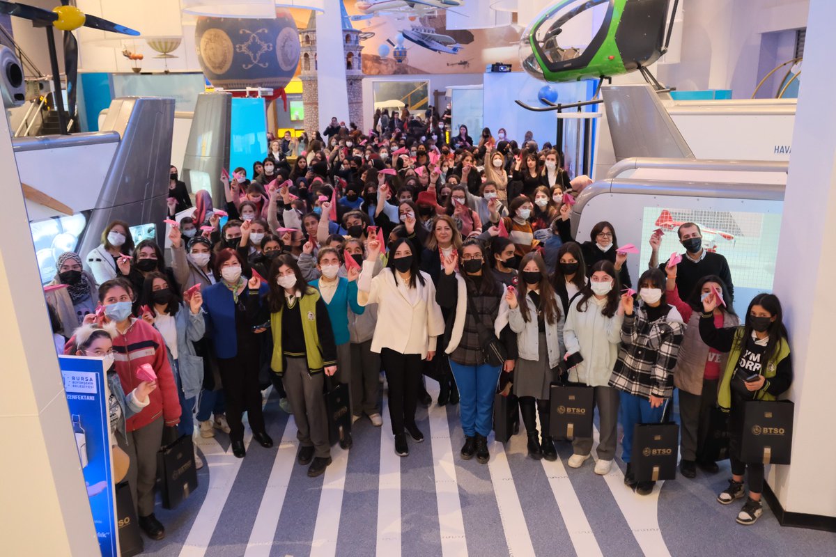 WomenOfAviation's tweet photo. Some of the most recent contributions to the world's largest #PinkPaperPlane photo mosaic. Take the challenge.
#WomenOfAviationWeek #WOAW22 #WomenOfAviation #iWOAW https://t.co/ASBs6thvUs