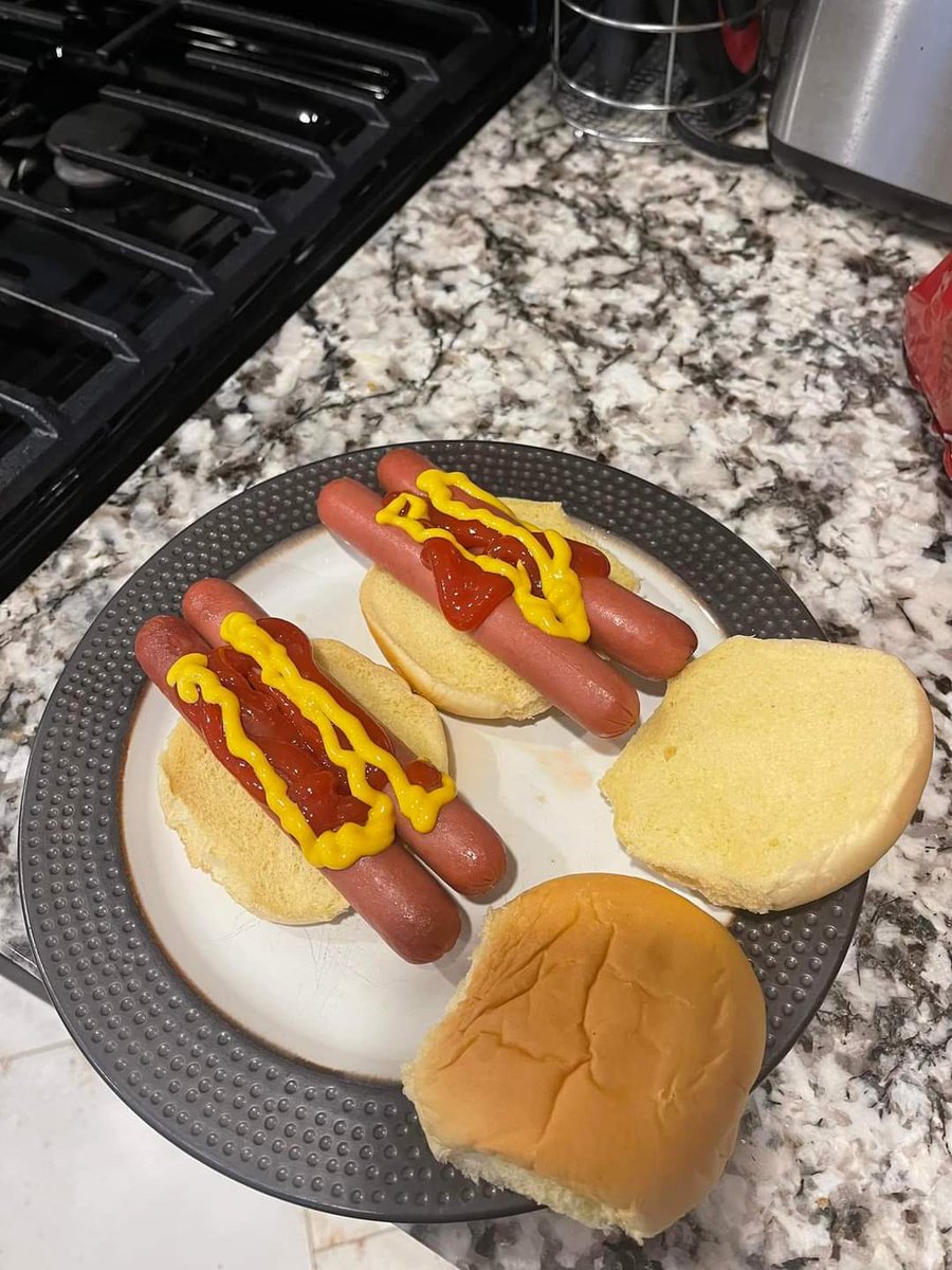 SSHitMan187's tweet image. Cooking with HitMan 😂🤣😂🤣 #SomethingSimple #WineNDinelol