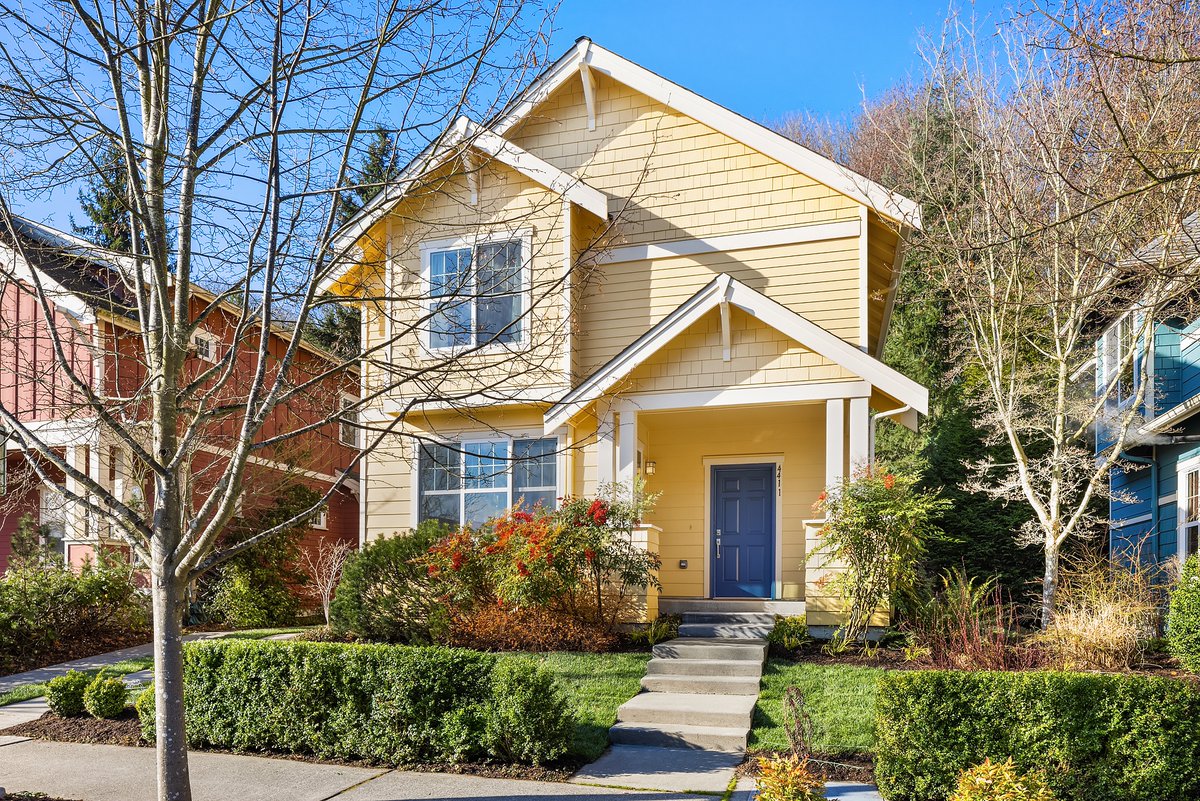 truexproperties's tweet image. Fabulous 2 bed, 2 bath home in Columbia City with additional room upstairs for a spacious home office or workout equipment. Located close to the light rail to the east and I-5 to the west you can get anywhere you need to in minutes. bit.ly/35Hknhv #justlisted